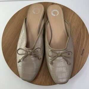 Journee Tammala Mule Beige Crocodile-Embossed Slip-On Flats Bow Accent - Size 10
